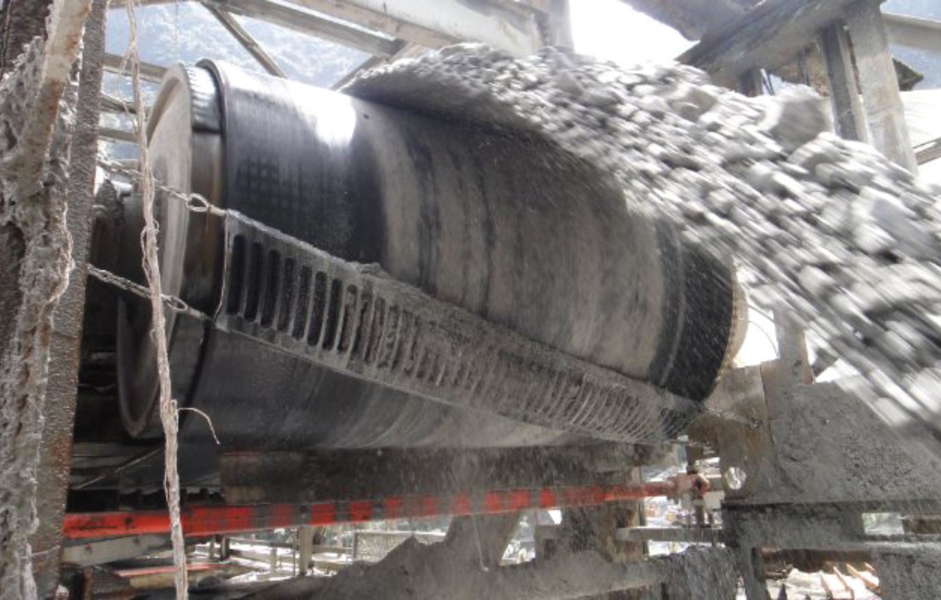 Belt cleaner positioning on high volume conveyors